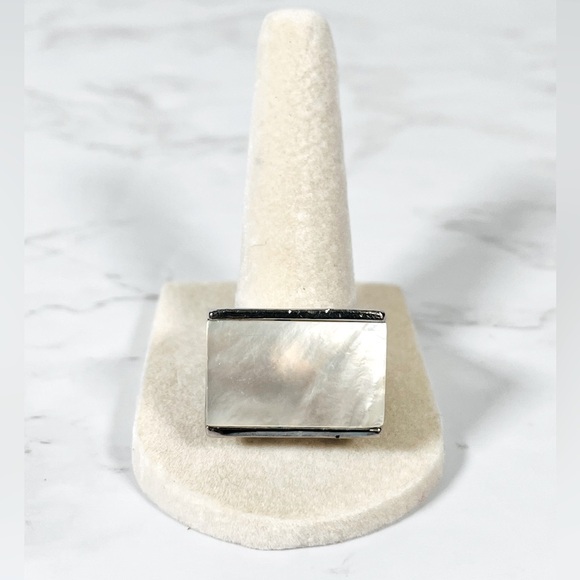 Source Unknown Jewelry - Silver Tone and Cream Ring